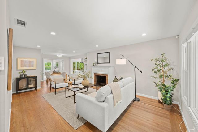 36 Lupine Way, Sacramento, CA 95819