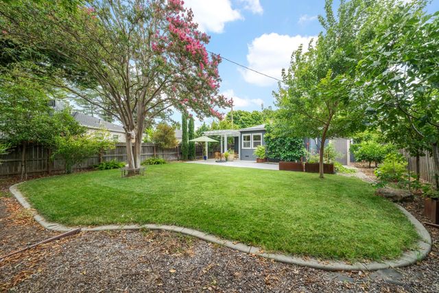 36 Lupine Way, Sacramento, CA 95819