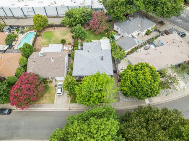 36 Lupine Way, Sacramento, CA 95819
