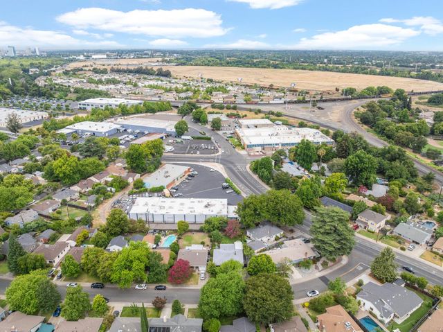 36 Lupine Way, Sacramento, CA 95819