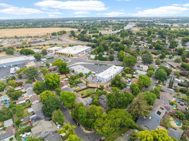 36 Lupine Way, Sacramento, CA 95819