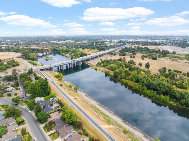 36 Lupine Way, Sacramento, CA 95819
