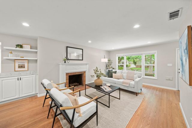 36 Lupine Way, Sacramento, CA 95819