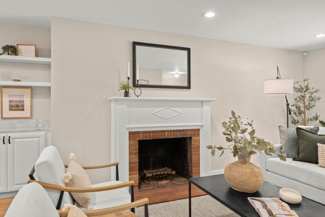 36 Lupine Way, Sacramento, CA 95819