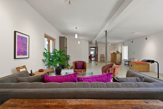 440 Los Pinos Road, Santa Fe, NM 87507