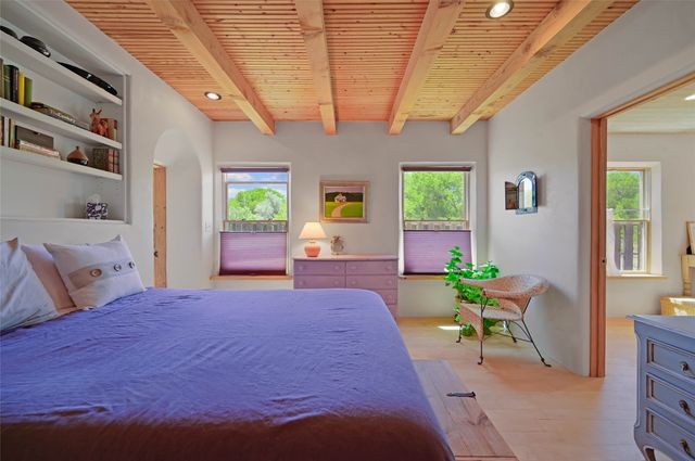 440 Los Pinos Road, Santa Fe, NM 87507