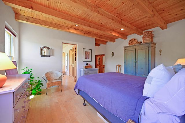 440 Los Pinos Road, Santa Fe, NM 87507