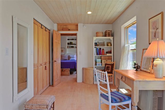 440 Los Pinos Road, Santa Fe, NM 87507