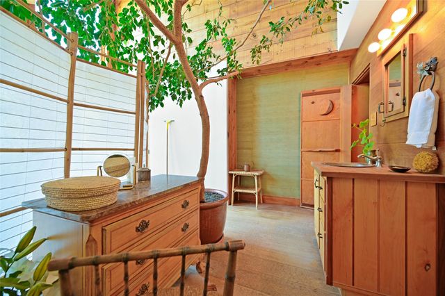 440 Los Pinos Road, Santa Fe, NM 87507