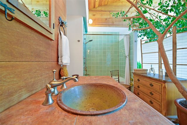 440 Los Pinos Road, Santa Fe, NM 87507