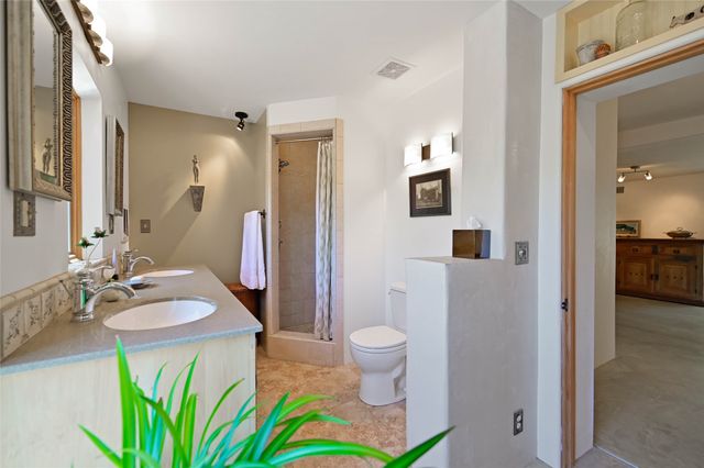 440 Los Pinos Road, Santa Fe, NM 87507