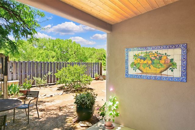 440 Los Pinos Road, Santa Fe, NM 87507
