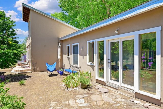 440 Los Pinos Road, Santa Fe, NM 87507