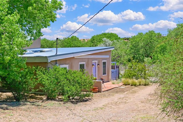 440 Los Pinos Road, Santa Fe, NM 87507
