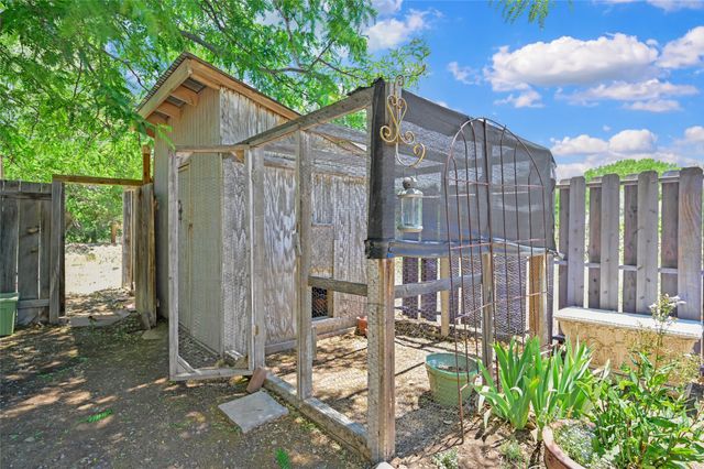 440 Los Pinos Road, Santa Fe, NM 87507