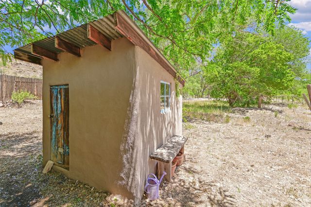 440 Los Pinos Road, Santa Fe, NM 87507
