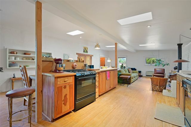 440 Los Pinos Road, Santa Fe, NM 87507