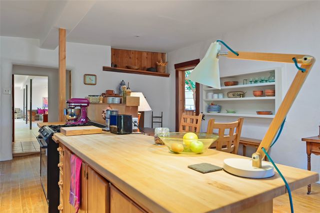 440 Los Pinos Road, Santa Fe, NM 87507