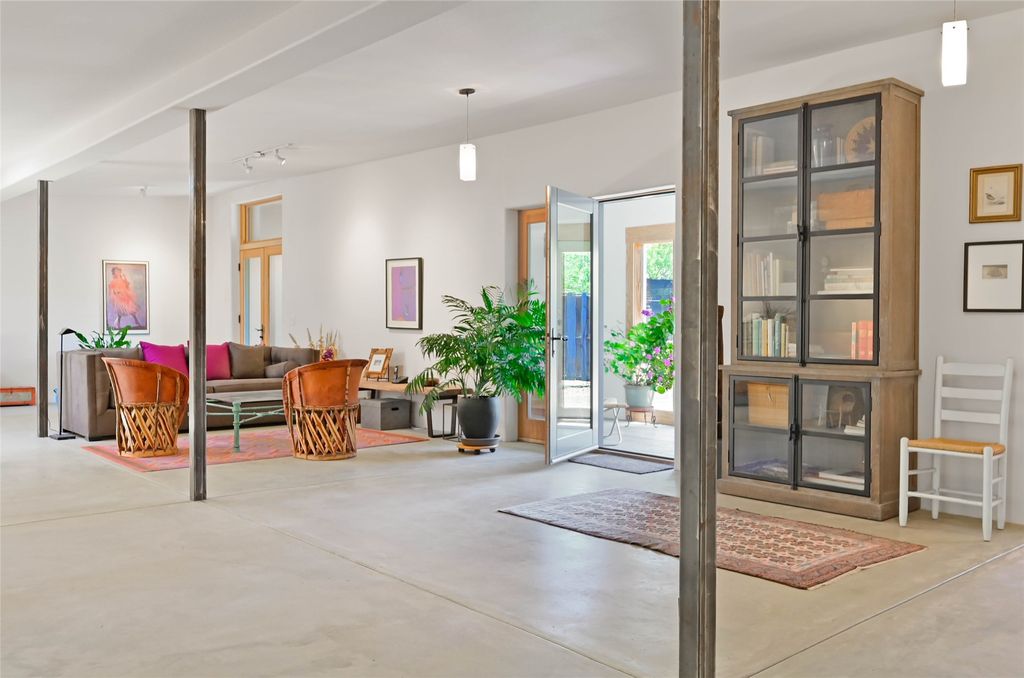 440 Los Pinos Road, Santa Fe, NM 87507