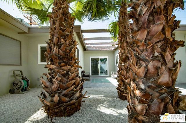 594 S Calle Encilia, Palm Springs, CA 92264