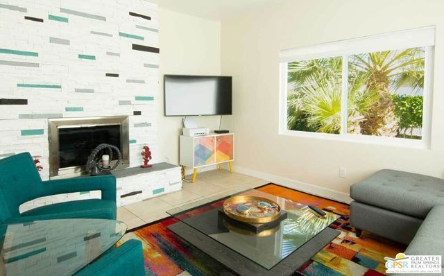 594 S Calle Encilia, Palm Springs, CA 92264
