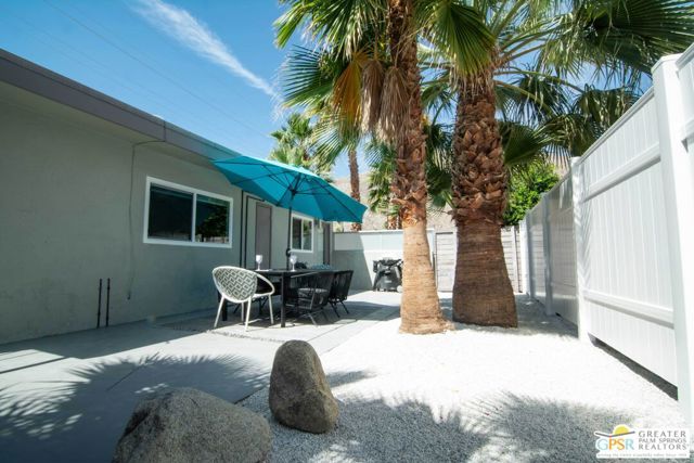 594 S Calle Encilia, Palm Springs, CA 92264