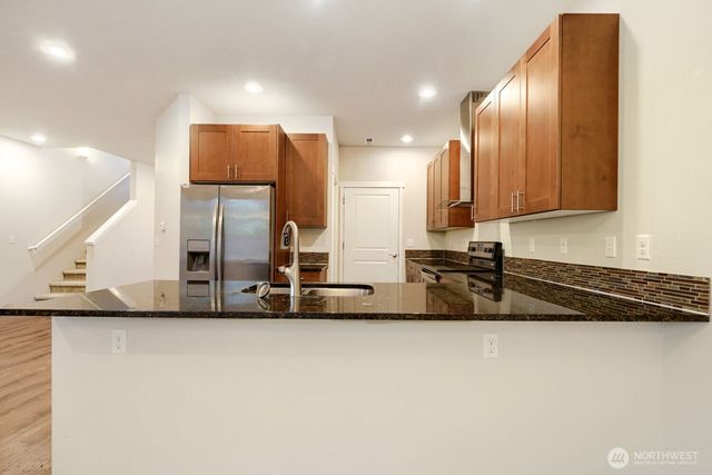 2063 S 263rd Street, Des Moines, WA 98198