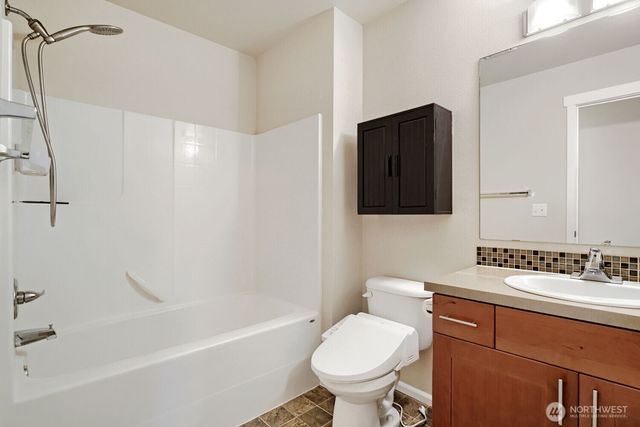 2063 S 263rd Street, Des Moines, WA 98198