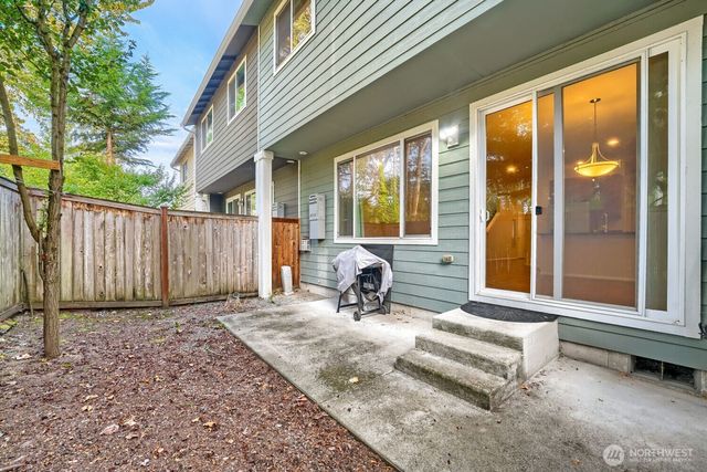 2063 S 263rd Street, Des Moines, WA 98198
