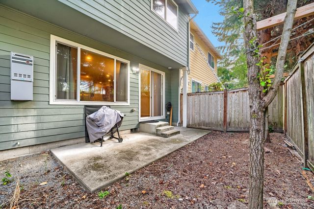 2063 S 263rd Street, Des Moines, WA 98198