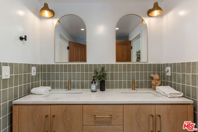 5071 Shirley Avenue, Tarzana (los Angeles), CA 91356