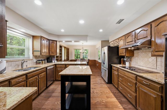 429 Rolling Hills Trail, Arlington, TX 76011