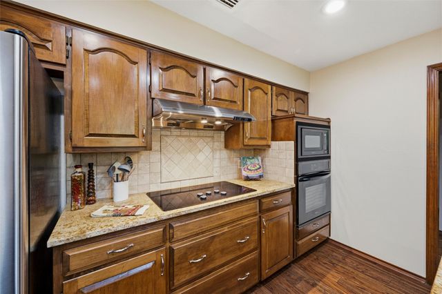 429 Rolling Hills Trail, Arlington, TX 76011