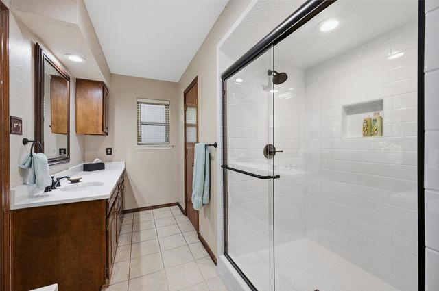 429 Rolling Hills Trail, Arlington, TX 76011