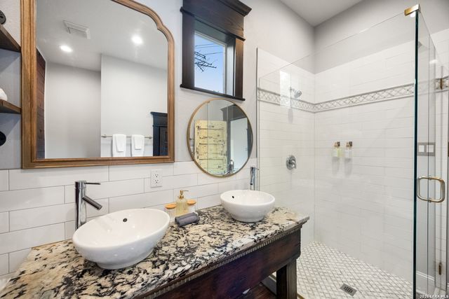 122 Vitra Pl, San Antonio, TX 78210