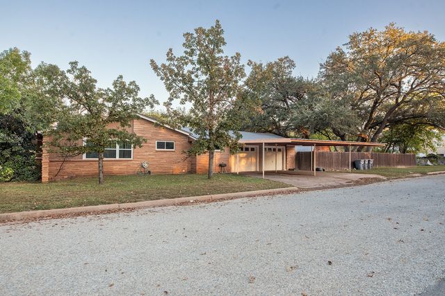 603 Grand Avenue, Brady, TX 76825