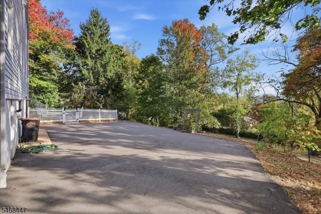 52 Lacey Ave, Long Hill Twp., NJ 07933