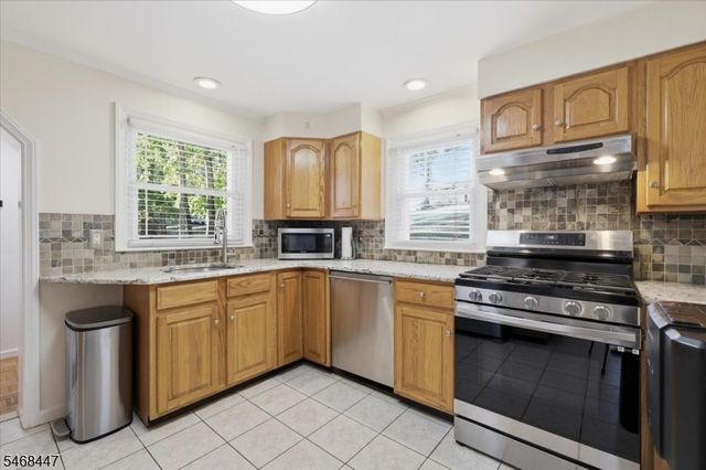 52 Lacey Ave, Long Hill Twp., NJ 07933