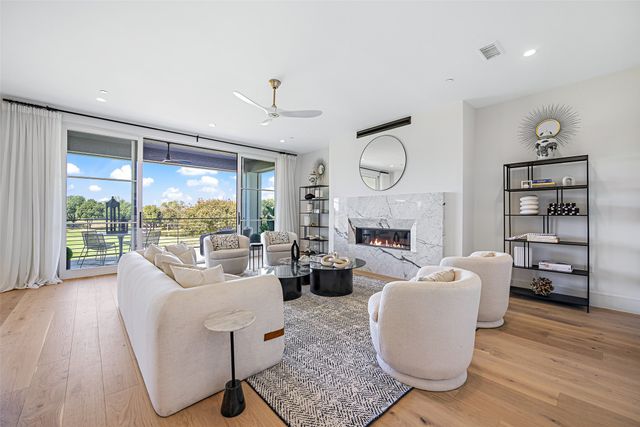 340 O Connor Ridge Boulevard 13, Irving, TX 75038