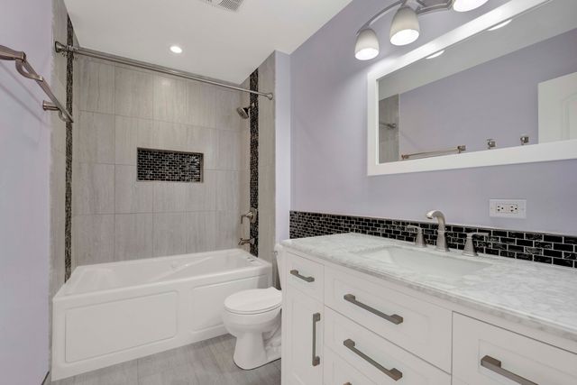 650 Murray Lane 203, Des Plaines, IL 60016