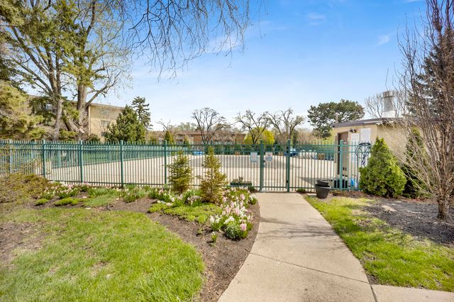 650 Murray Lane 203, Des Plaines, IL 60016