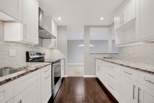 650 Murray Lane 203, Des Plaines, IL 60016