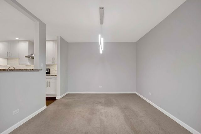 650 Murray Lane 203, Des Plaines, IL 60016