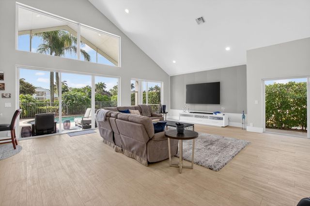 17320 Loch Lomond Way, Boca Raton, FL 33496