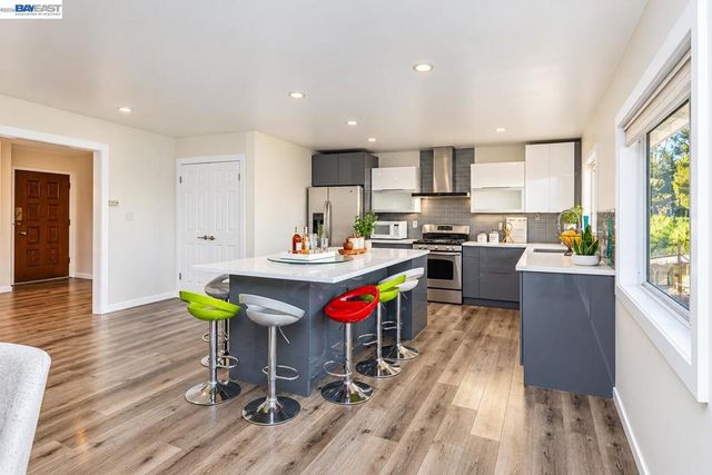 4734 Geranium Place, Oakland, CA 94619