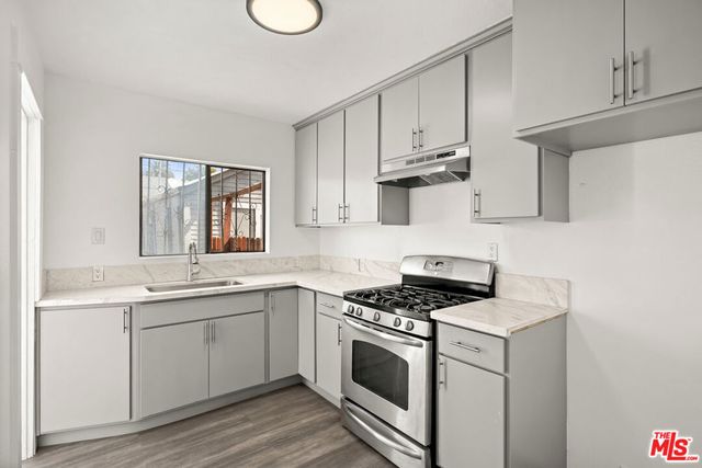 1333 W 57th Street, Los Angeles, CA 90037