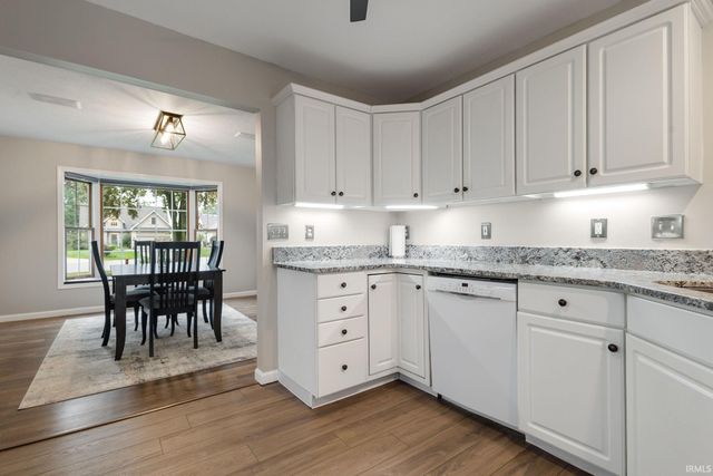 2208 Woodland Court, Elkhart, IN 46514
