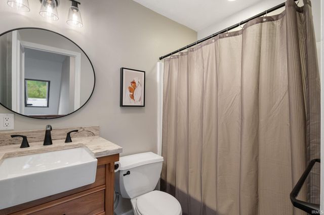 2208 Woodland Court, Elkhart, IN 46514