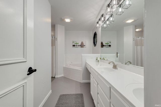 2208 Woodland Court, Elkhart, IN 46514