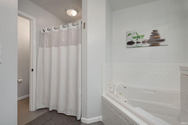 2208 Woodland Court, Elkhart, IN 46514